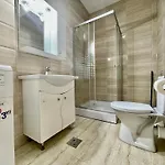 Summerland Apartment *