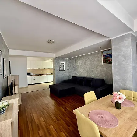 Summerland Apartament