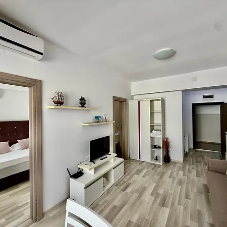 Summerland Apartament *